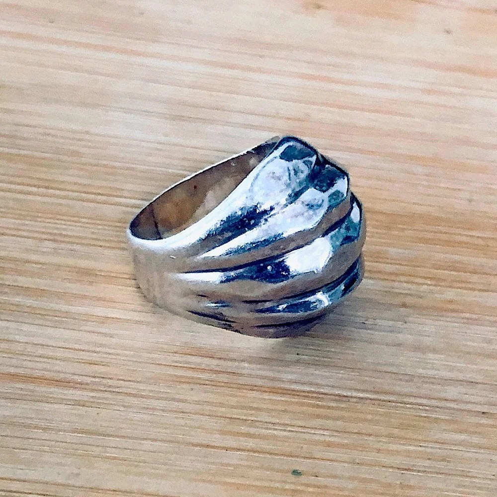 $64  Designer Estate Ring  Sterling Silver  Size 7  Hallmarked SU 925